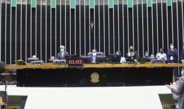 Congresso aprova projetos de R$ 9 bi para pagamento do Auxílio Brasil