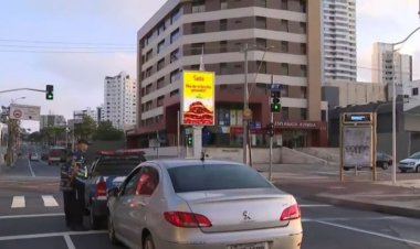 Motorista dorme dentro de carro e causa transtorno na Pituba