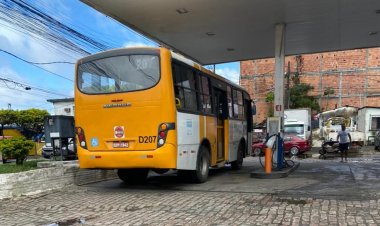 Motorista de micro-ônibus é baleado após reagir assalto em Salvador