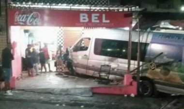 Criança atropelada por van recebe alta de hospital em Salvador