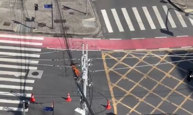 Poste pega fogo e deixa parte da Pituba sem energia