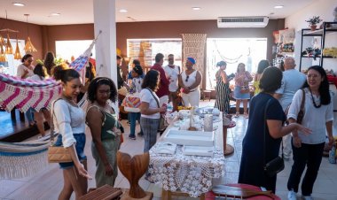 Casa Artesanato da Bahia movimenta Porto da Barra com atração de turistas