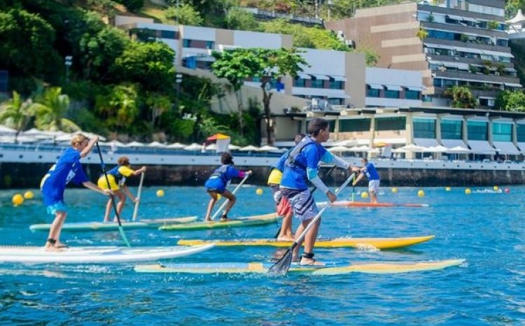 Parceria entre prefeitura e Yacht Clube da Bahia oferece aulas gratuitas de Vela e Canoagem para crianças em Salvador