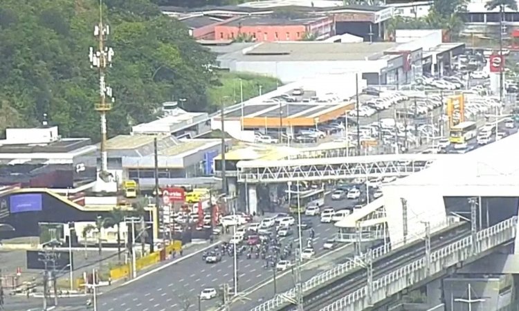 Motociclistas por aplicativo fazem protesto em Salvador