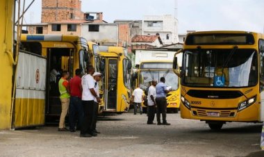 Após aprovarem greve, rodoviários se reúnem com empresários