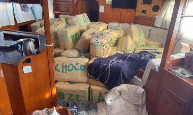 veleiro apreendido com mais de 3 toneladas de drogas na costa da Bahia chega em Salvador