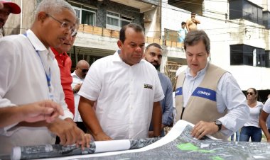O governador em exercício, Geraldo Júnior entrega obra de contenção em Pirajá