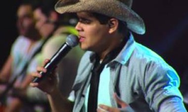 Manoel Vitorino celebra sucesso do show com seu Maxixe