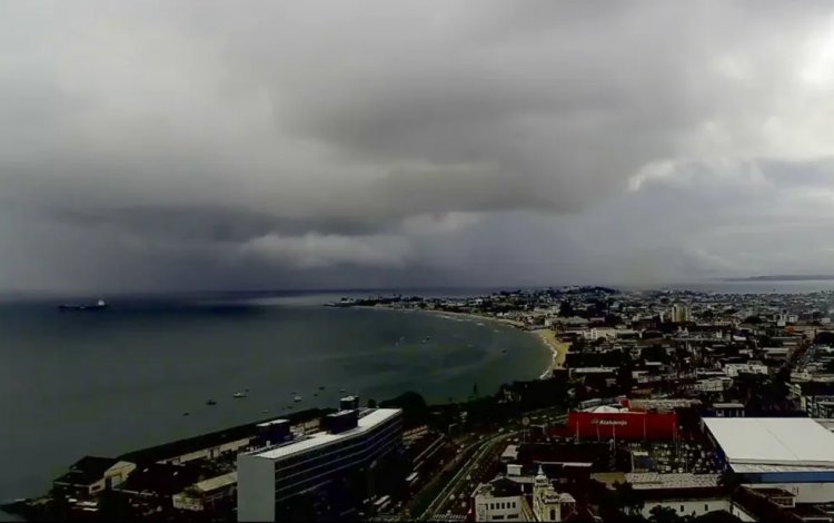Salvador tem previsão de chuvas com raios e trovoadas até sábado; secretaria alerta para alagamentos e deslizamentos de terra