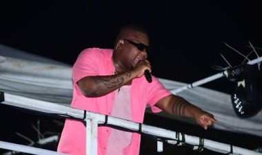 Trio de Escandurras agita multidão no Carnaval de Salvador