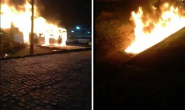 ônibus pega fogo em garagem da Avenida Suburbana