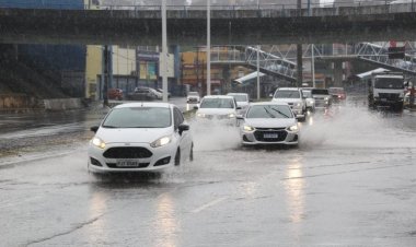 Chuva em Salvador causa deslizamentos de terra e queda de árvores em Cajazeiras