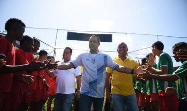 Bruno Reis inaugura campo sintético na Arena Pronaica, em Cajazeiras