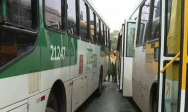 Acidente entre dois ônibus deixa ao menos 12 pessoas feridas em Salvador