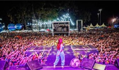 Priscila Senna agita o São João de Poções com show incendiário