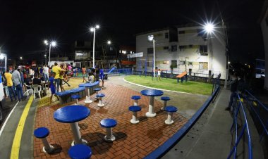 Ao lado de Kiki Bispo Bruno Reis entrega cinco praças em Cajazeiras XI