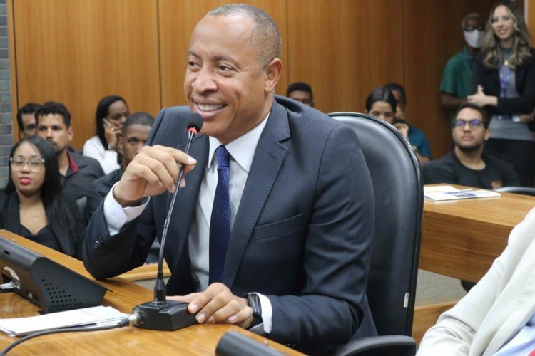 Jurailton Santos quer disponibilizar óculos com tecnologia assistiva para pessoas com deficiência visual