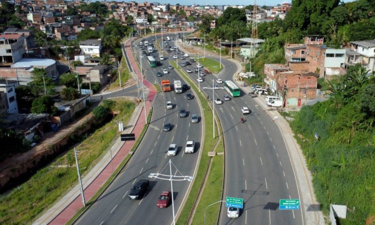 Trabalhador fica soterrado em obra na Avenida Gal Costa
