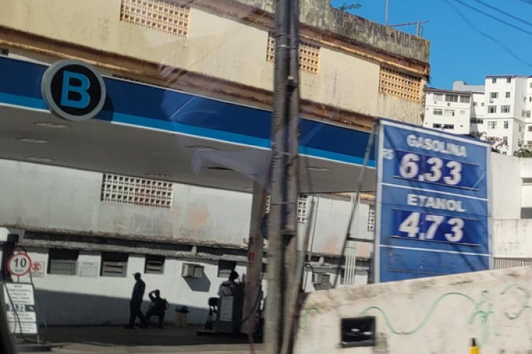 Preço da gasolina chega a R$ 6,90 em Salvador; confira preços