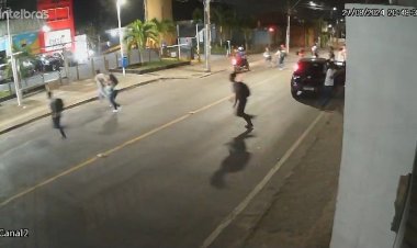 Estudantes são assaltados por homens armados no ponto de ônibus  em Salvador