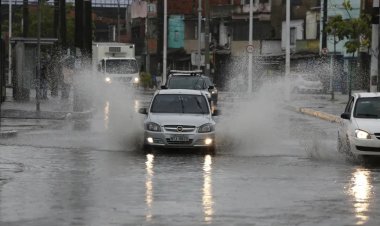 Previsão do tempo: Salvador amanhece com chuva e alerta de perigo