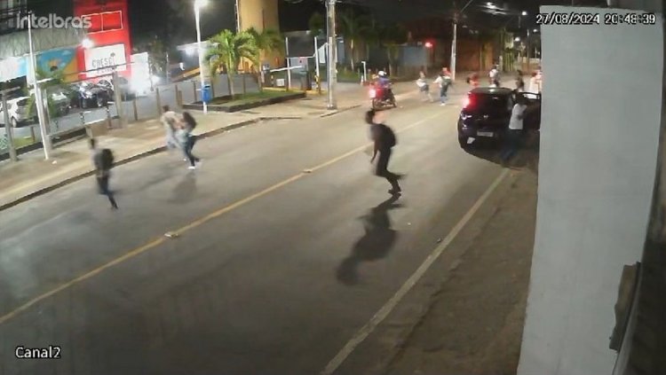 Estudantes são assaltados por homens armados no ponto de ônibus em Salvador