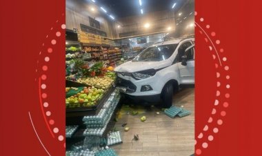 Motorista se revolta após ter carro incendiado, pega outro veículo e invade supermercado em Salvador
