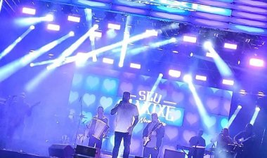 Seu Maxixe faz público dançar na Festa da Associação de Pequenos Agricultores de Riachão Dantas