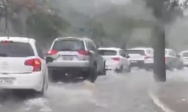 Ruas alagadas e deslizamentos de terra: manhã de chuva é marcada por transtornos em Salvador