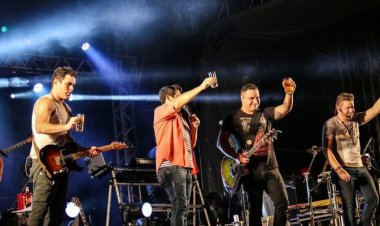 Seu Maxixe levanta o público e faz show inesquecível no São João de Almadina