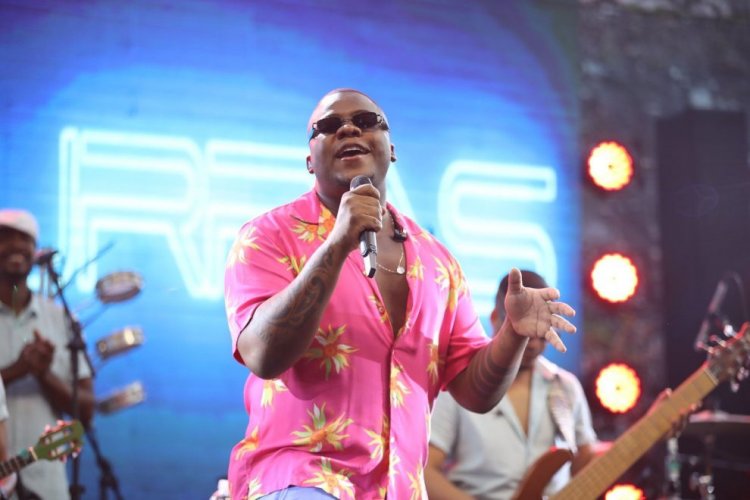 Escandurras arrasta multidão em show elétrico no Carnaval de Itaberaba
