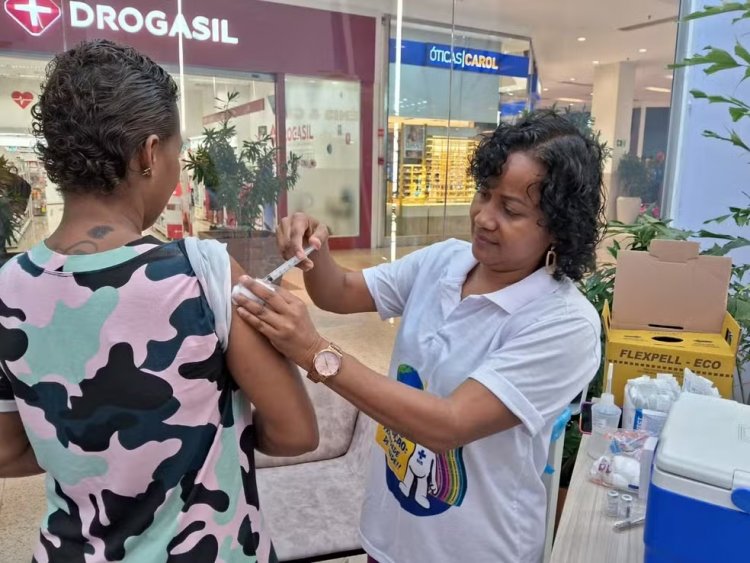 Shopping de Salvador recebe ponto de vacinação gratuita