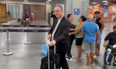 Arcebispo de Salvador embarca para o Vaticano após morte do papa; cardeal participará do Conclave