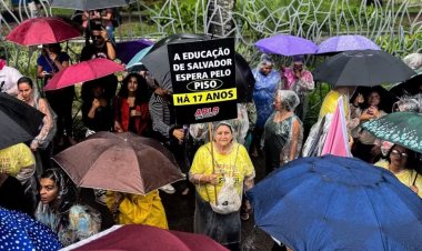 Professores da rede municipal de Salvador declaram greve por tempo indeterminado