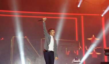 Nadson o Ferinha leva multidão ao delírio em show em Ponto Novo (BA)