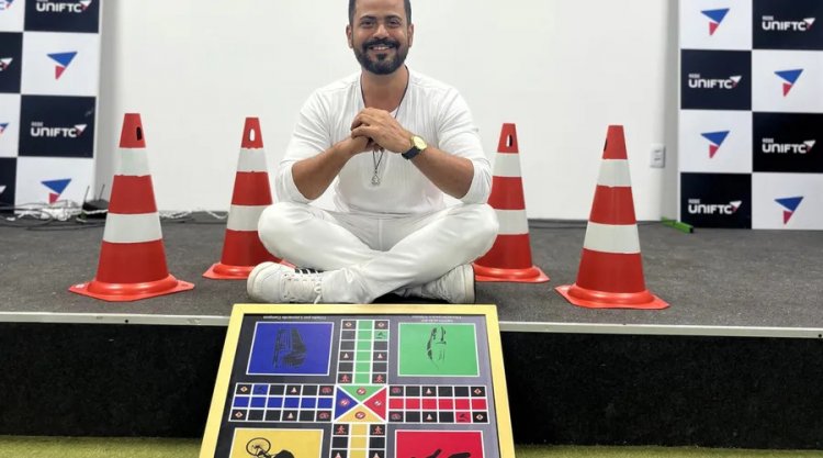 Professor lança livro sobre educação para o trânsito e distribui kits